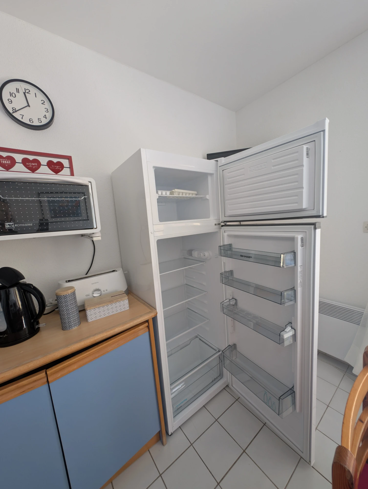 Réfrigérateur congélateur de couleur blanc