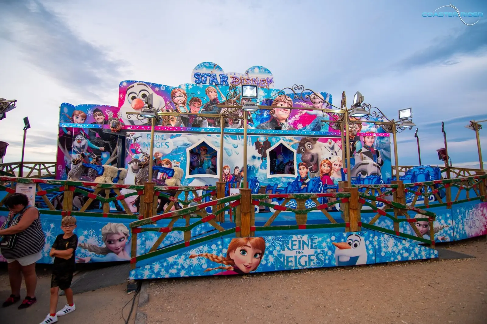 manège pour enfants avec illustations de la reine des neige