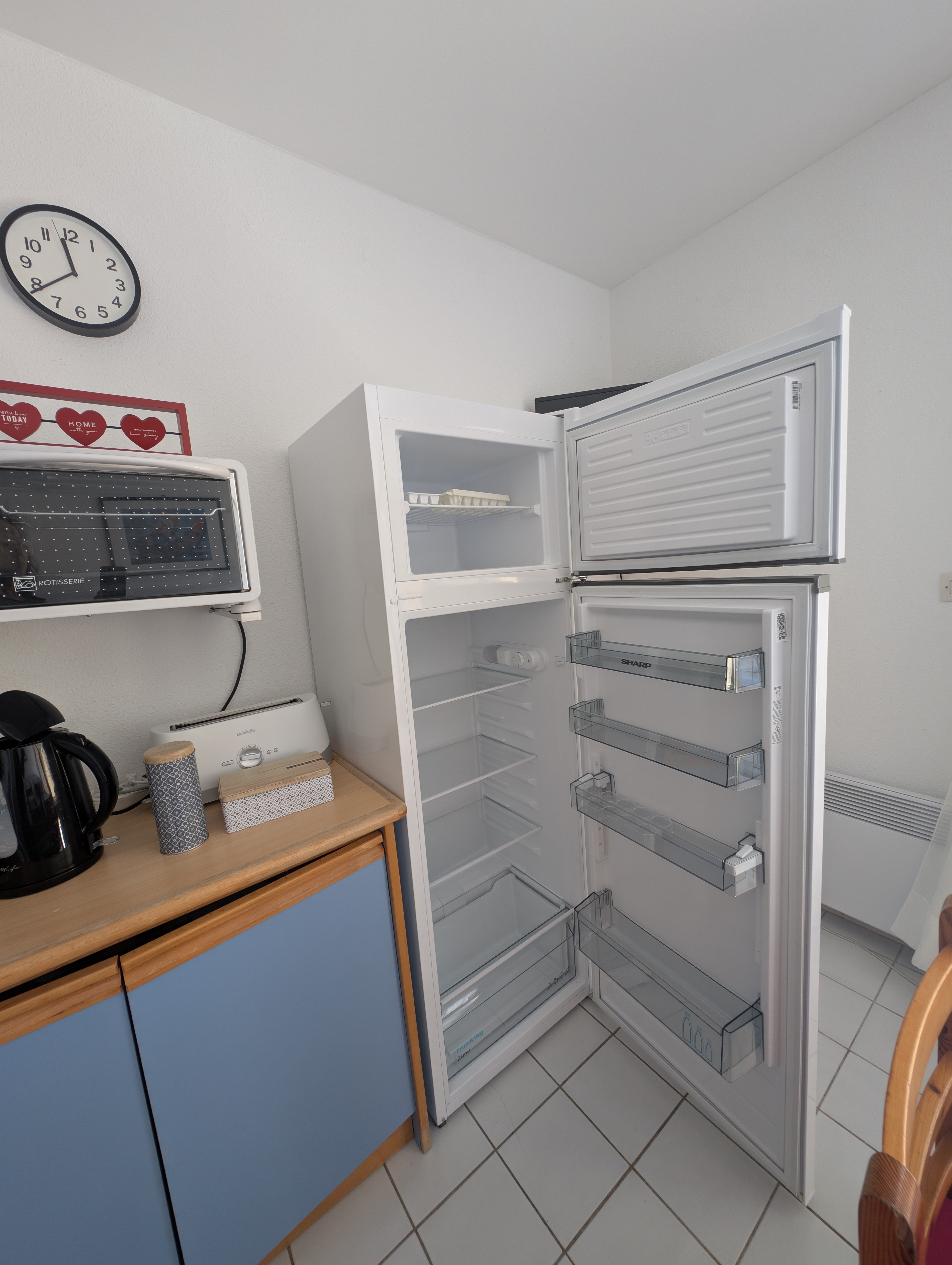 Réfrigérateur congélateur de couleur blanc